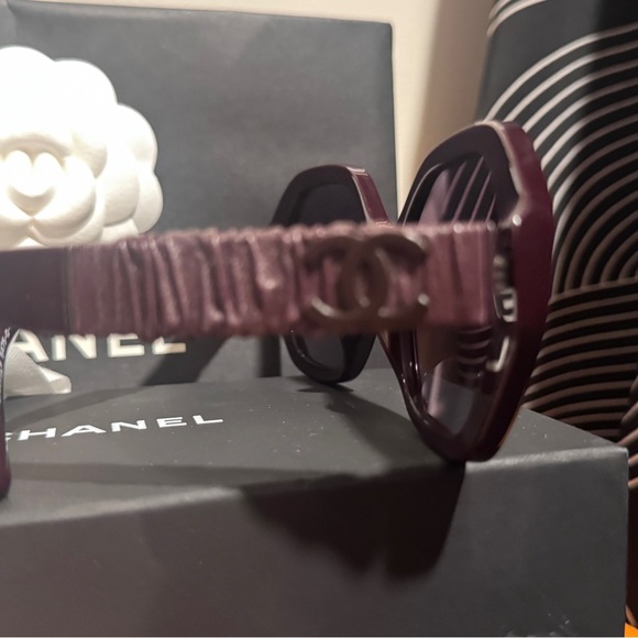CHANEL lambskin Plum Sunglasses. Rare. Authentic - Picture 5 of 16